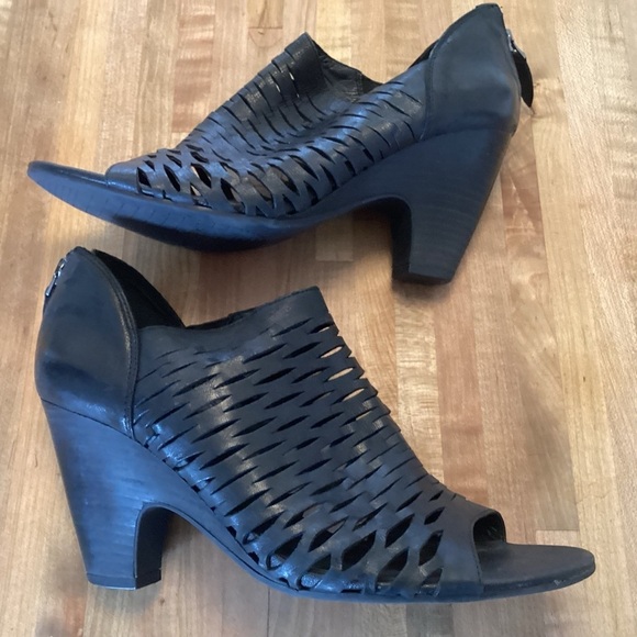 Franco Sarto Salito Boho, Black Openwork Leather Back Zip Stacked Heel 8.5M GUC - Picture 3 of 11